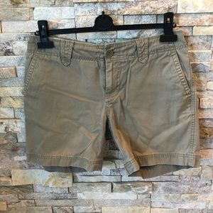 🌱Gap shorts in olive green mid rise size 6